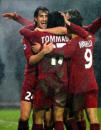 Tommasi esulta dopo il gol dello 0-2 in Atalanta-Roma del 2000/01