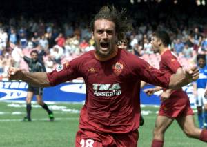 2001, Batistuta segna in Napoli-Roma 2-2