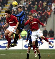 2004-05, Inter-Roma 2-0. De Rossi e Cassano su Cordoba