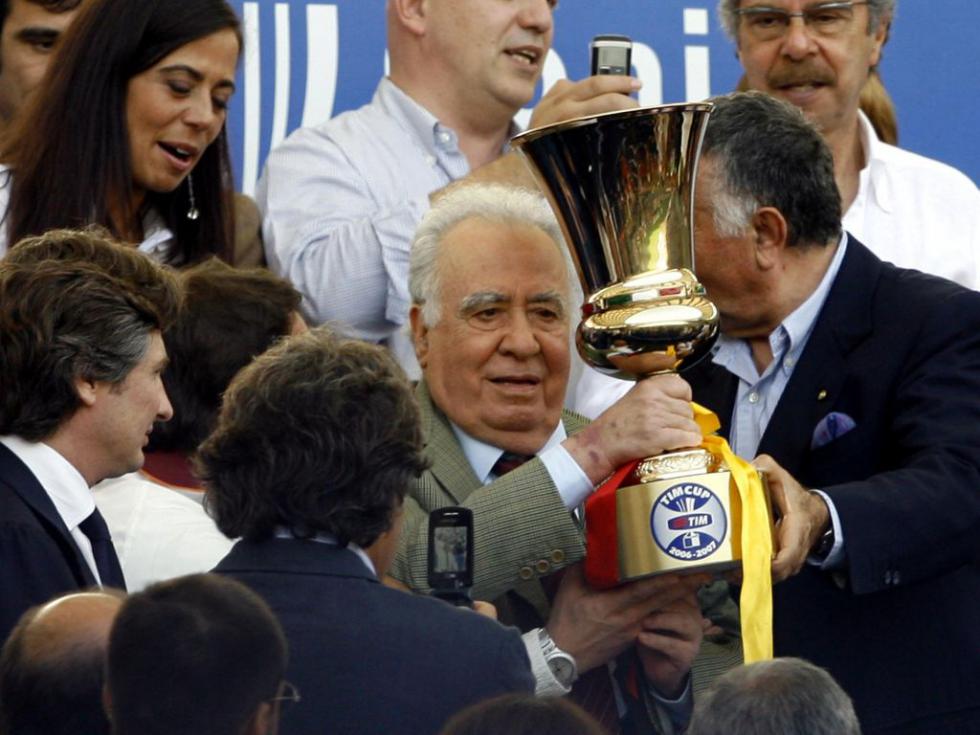 Il presidente Sensi festeggia la Coppa Italia