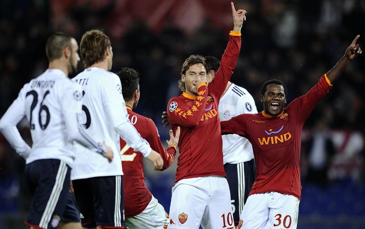 Totti esulta dopo il gol al Bayer Monaco nel 3-2 della stagione 2010/11