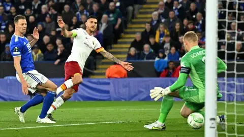 Semifinale d'andata di Conference League, Pellegrini apre le marcature in Leicester-Roma 1-1