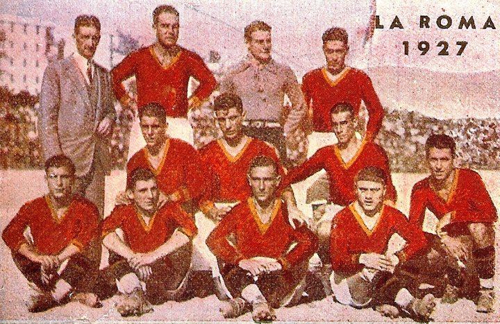 2 ottobre 1927, la formazione della Roma che gioca a Cornigliano, contro la Dominante, la prima trasferta di campionato del club giallorosso.