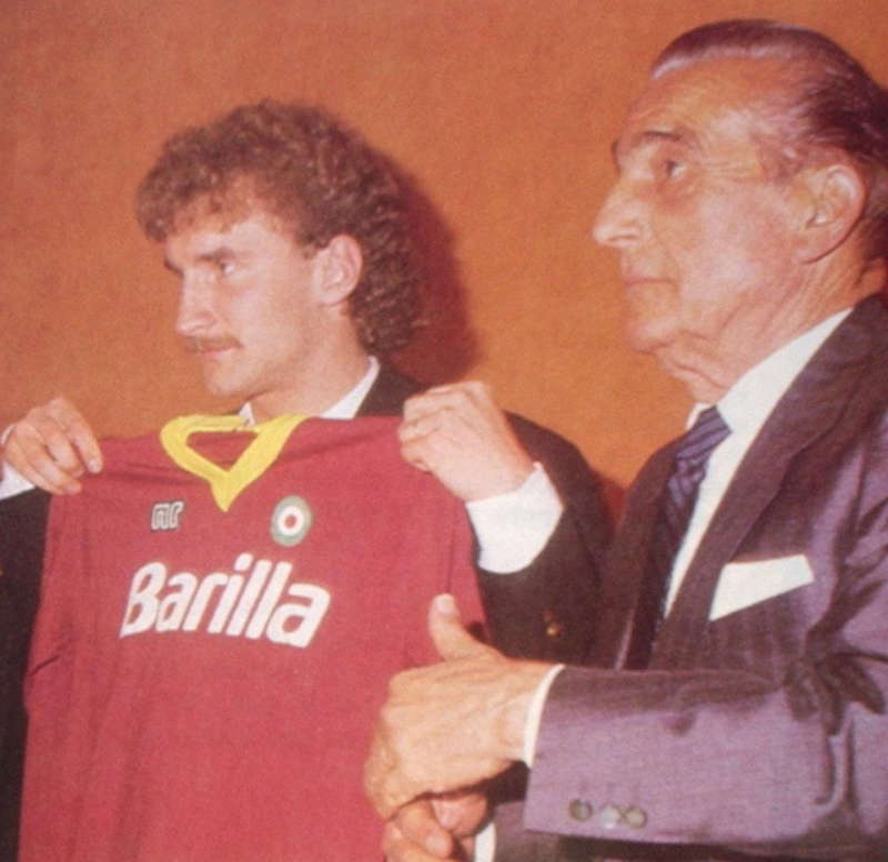 Dino Viola con il neo acquisto Rudi Voeller all'inizio della stagione 1987/88