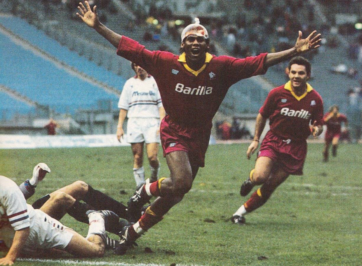 Aldair a segno contro il Bologna nella stagione 1990/91