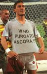 Totti sfoggia la t-shirt con la scritta 'Vi ho purgato ancora!'