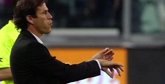 Rudi Garcia polemico in Juventus-Roma mima il gesto del violino e riceva la sua prima espulsione italiana