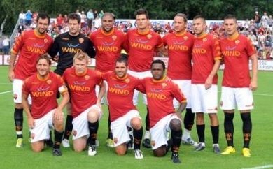 Una formazione della Roma durante il ritiro del campionato 2010/11
