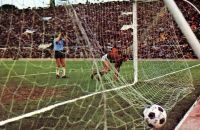 Pierino Prati a segno nel derby della stagione 1974/75