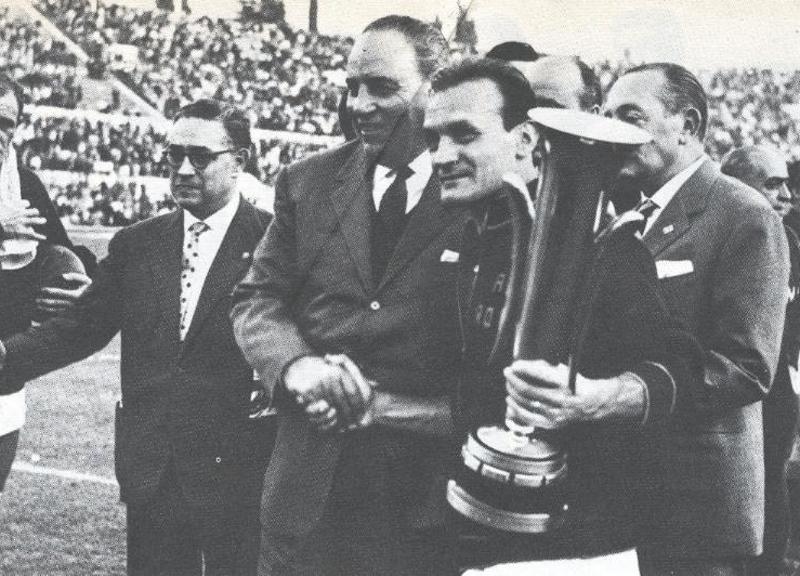 Anacleto Gianni e Giacomo Losi con la Coppa delle Fiere