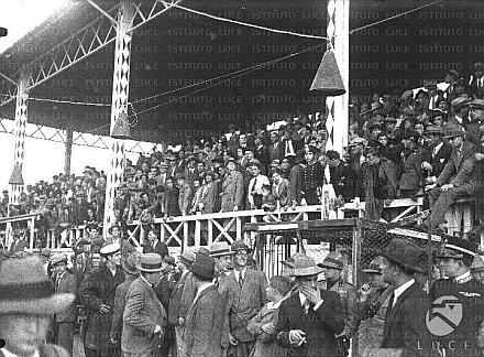 La tribuna dello Stadio della Rondinella di Roma