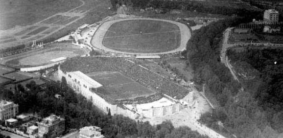 Roma, lo Stadio Nazionale e accanto lo Stadio della Rondinella ed il campo Apolloro. Sulla sinistra l'Ippodromo Villa Glori.